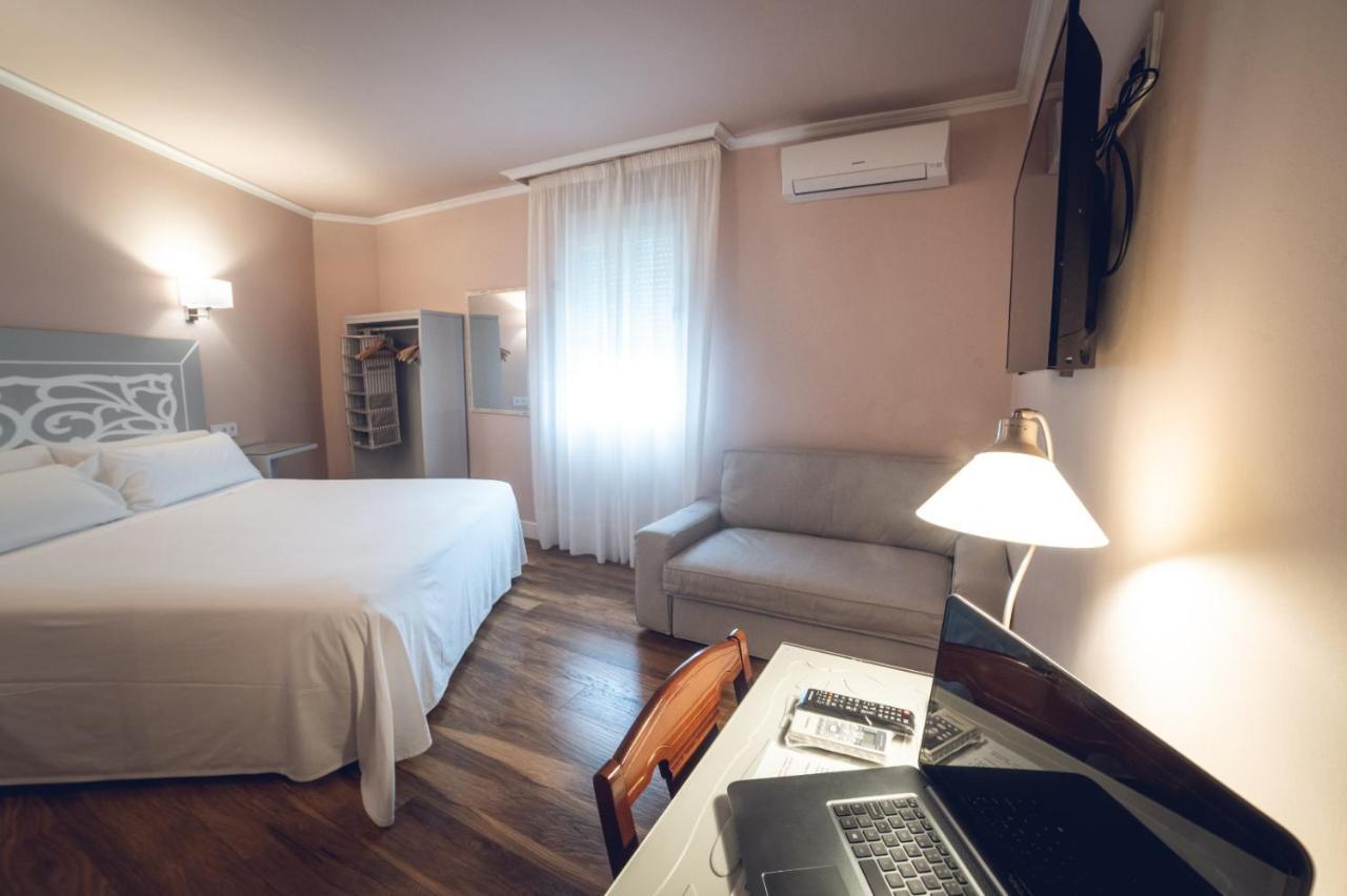 Hostal Los Castanuelos Candeleda Exteriér fotografie
