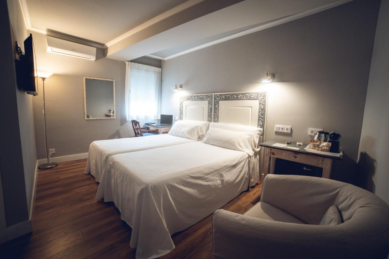 Hostal Los Castanuelos Candeleda Exteriér fotografie
