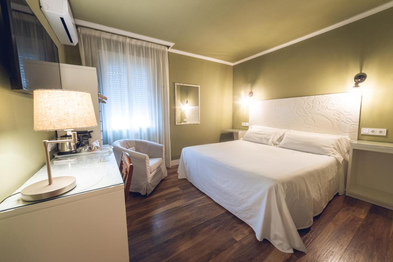 Hostal Los Castanuelos Candeleda Exteriér fotografie