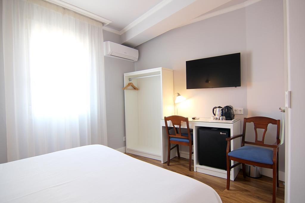 Hostal Los Castanuelos Candeleda Exteriér fotografie