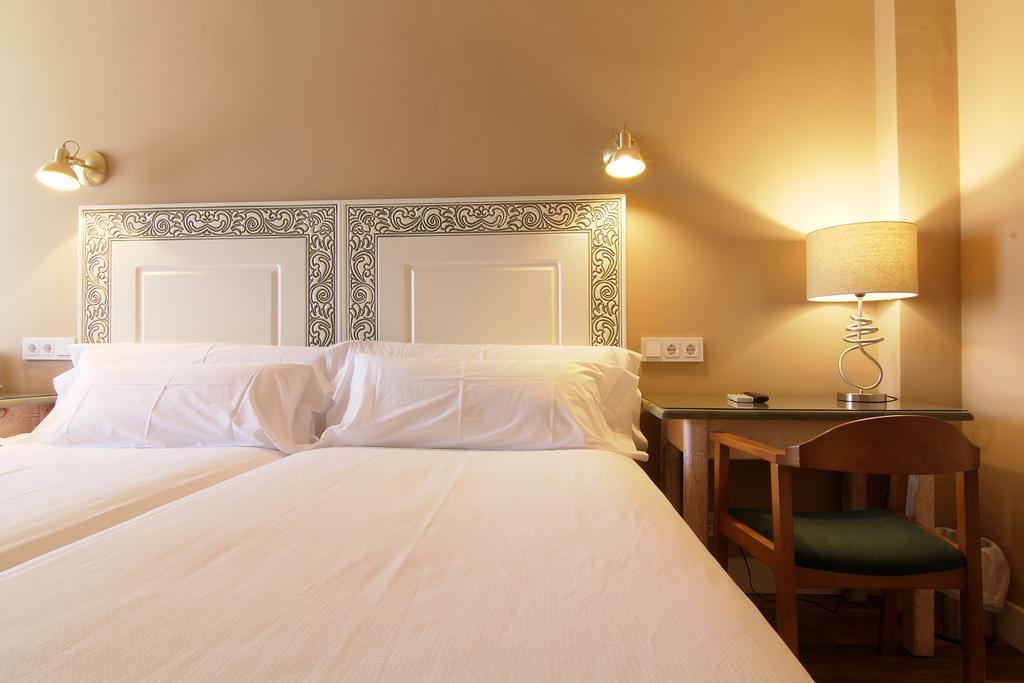 Hostal Los Castanuelos Candeleda Exteriér fotografie