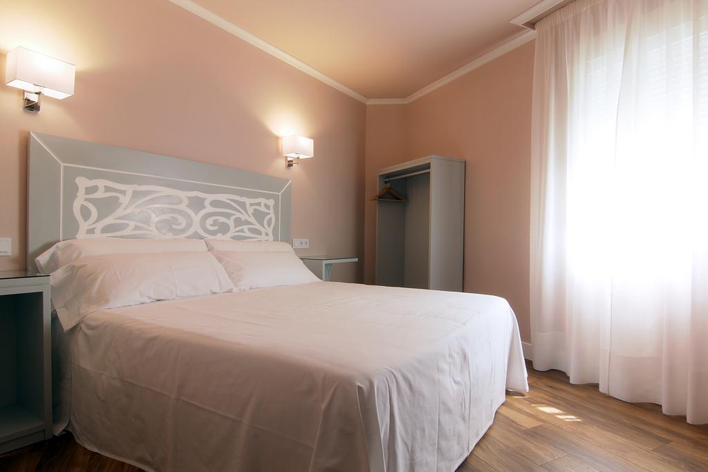 Hostal Los Castanuelos Candeleda Exteriér fotografie
